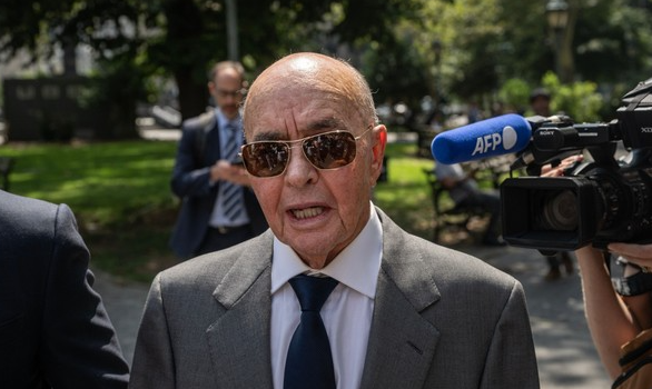 Billionaire Joe Lewis Denies Insider Trading Allegations in Manhattan Court