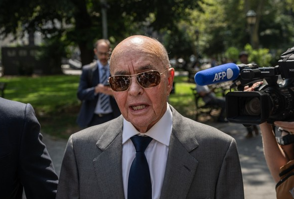 Billionaire Joe Lewis Denies Insider Trading Allegations in Manhattan Court
