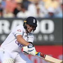 Stokes Keeps England’s Ashes Hopes Alive in Third Test Battle
