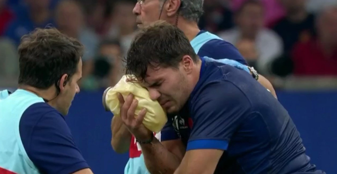 France Dominate Namibia 96-0: Damian Penaud’s Hat-Trick Shines Amid Antoine Dupont Injury Concern