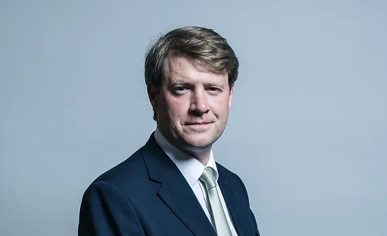 Ex-Tory Minister Chris Skidmore Defects to Labour Over Sunak’s Climate Stance