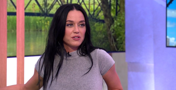 Katy Perry Considers Relocating to London with Orlando Bloom