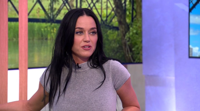 Katy Perry Considers Relocating to London with Orlando Bloom