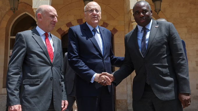 Foreign Secretary Calls for Tension Reduction During Middle East Visit