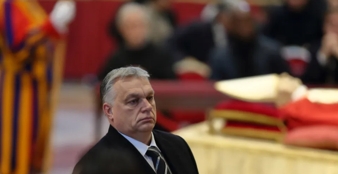 Pope Benedict: Thousands Gather to Pay Respects at Vatican, Including Hungary’s Orban