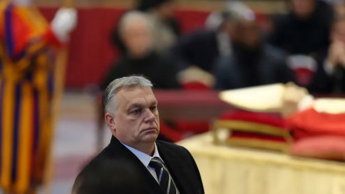 Pope Benedict: Thousands Gather to Pay Respects at Vatican, Including Hungary’s Orban