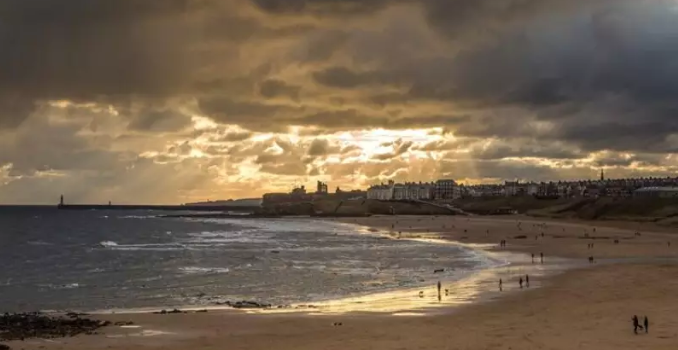 Showers to Replace Sunshine as Temperatures Drop