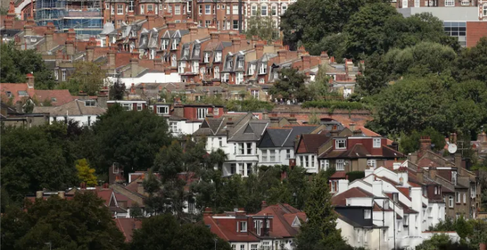 Cost-of-Living Squeeze Puts Pressure on Mortgage Holders, Survey Finds