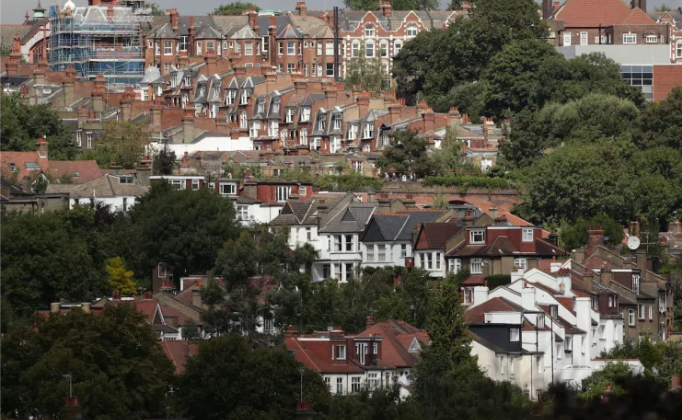 Cost-of-Living Squeeze Puts Pressure on Mortgage Holders, Survey Finds
