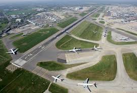 Government signals support for Gatwick’s second runway as final decision delayed